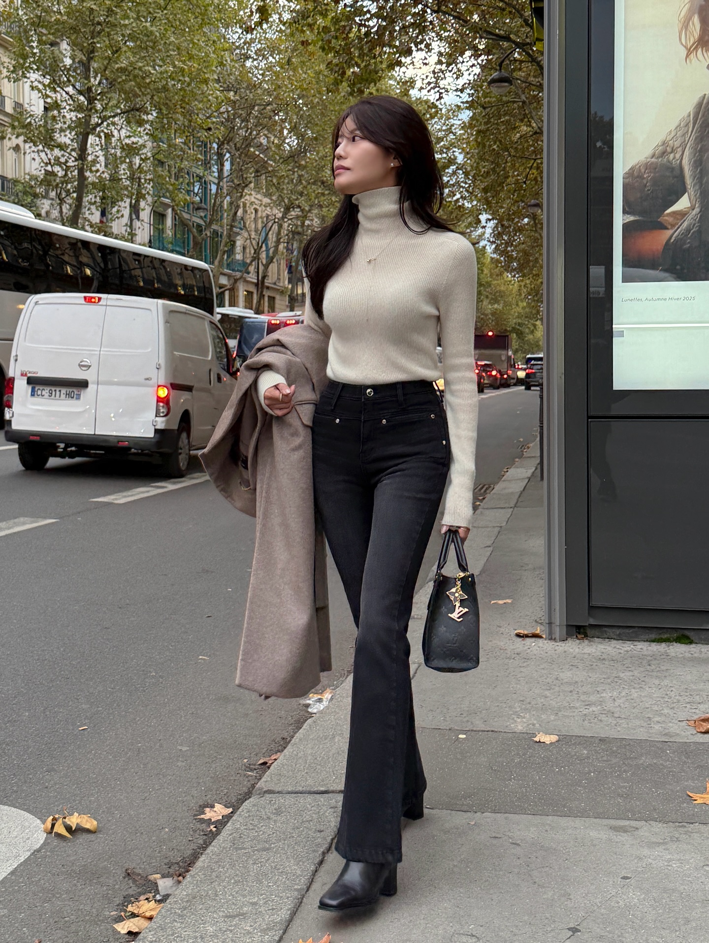 Đồ tối màu "mang tiếng" là già nhưng 5 item này thì không, càng mặc nhiều style càng sang- Ảnh 9.