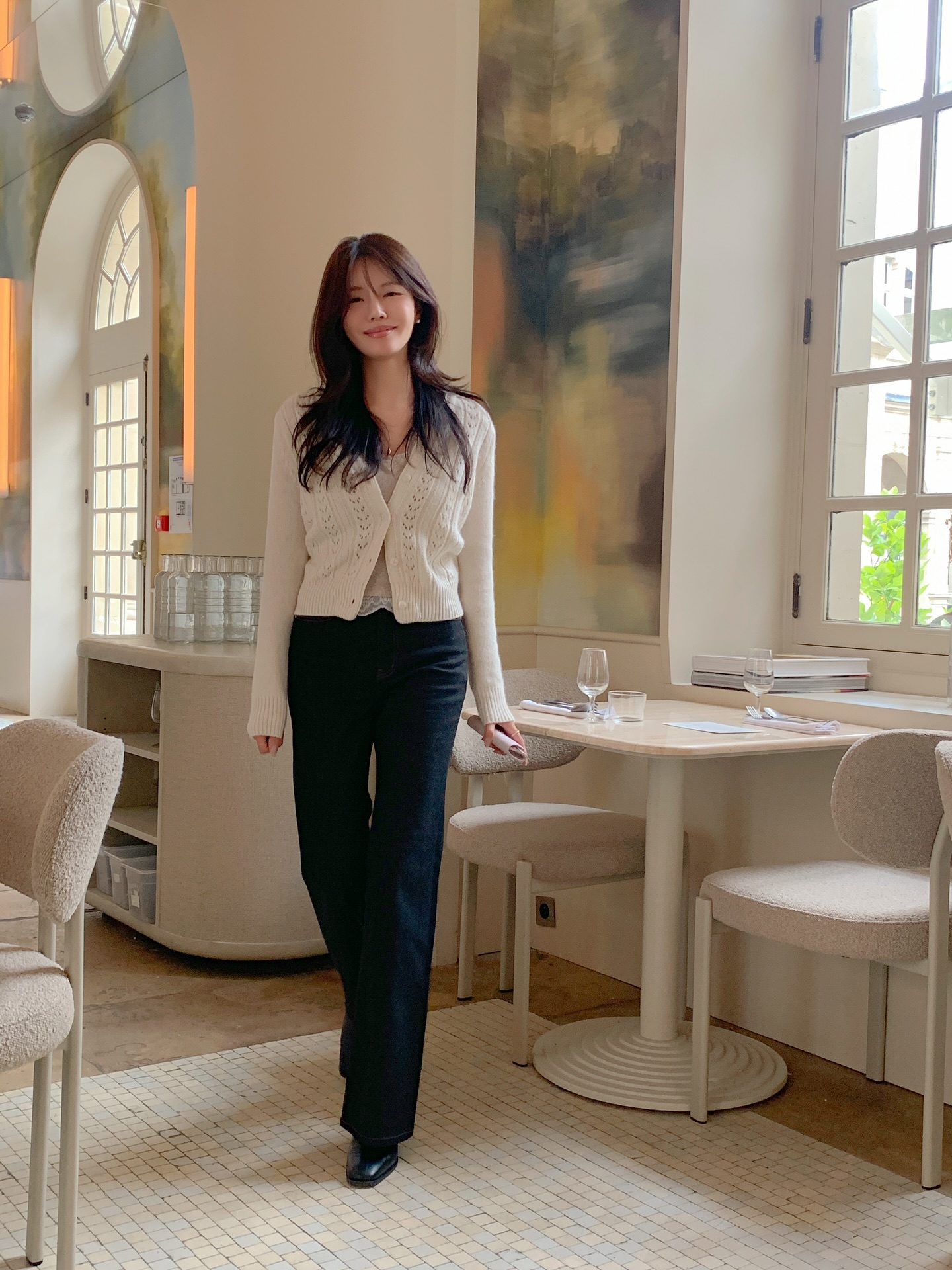 Đồ tối màu "mang tiếng" là già nhưng 5 item này thì không, càng mặc nhiều style càng sang- Ảnh 10.