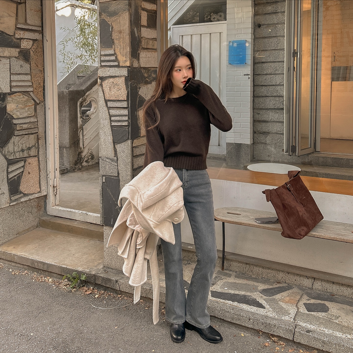 Trời chuyển lạnh, chị em phải diện ngay combo áo len và quần jeans với 5 cách kết hợp siêu hack tuổi- Ảnh 9.