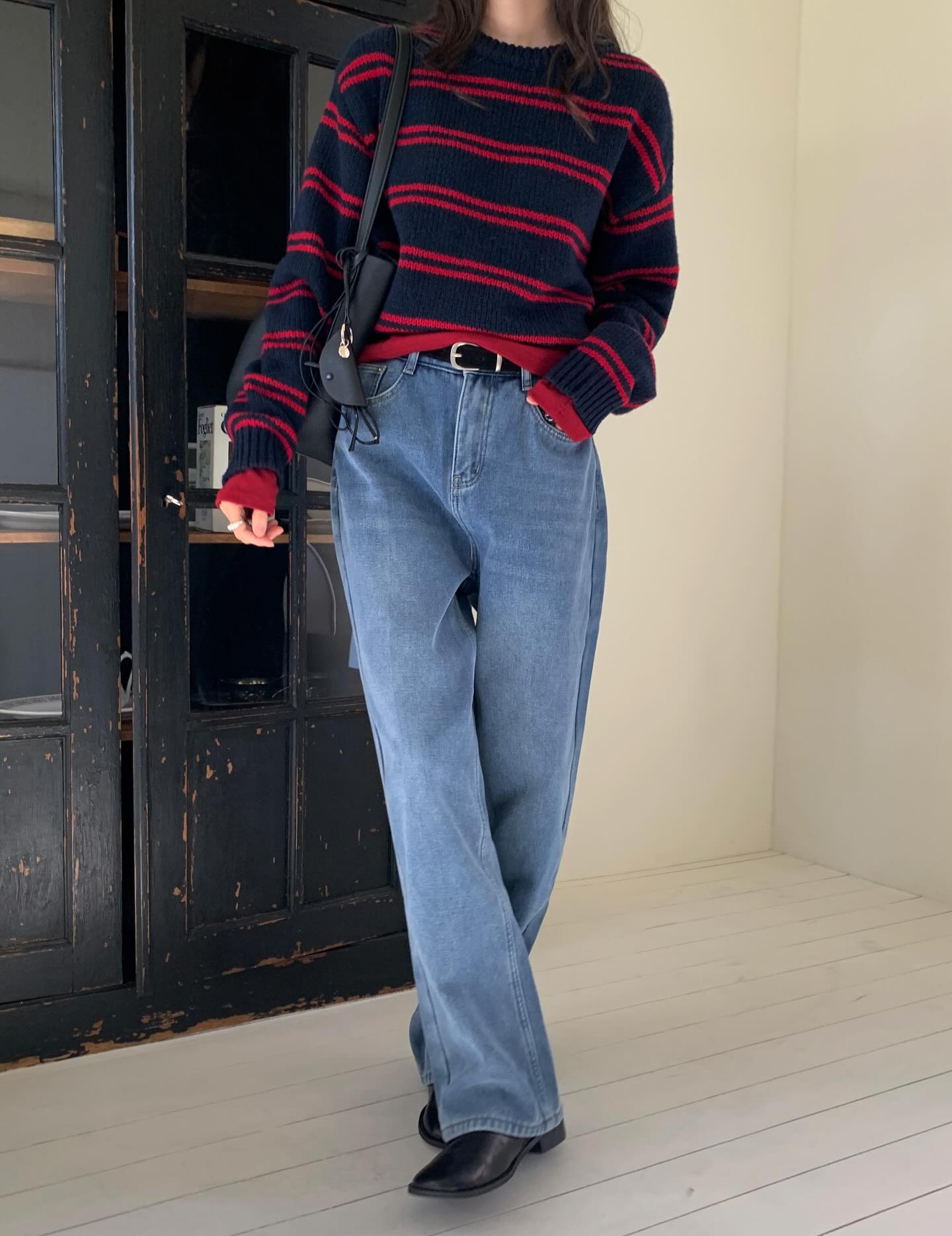 Trời chuyển lạnh, chị em phải diện ngay combo áo len và quần jeans với 5 cách kết hợp siêu hack tuổi- Ảnh 1.