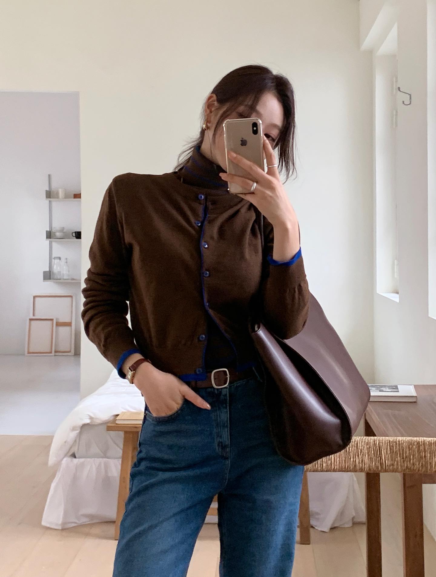 Đồ tối màu "mang tiếng" là già nhưng 5 item này thì không, càng mặc nhiều style càng sang- Ảnh 3.