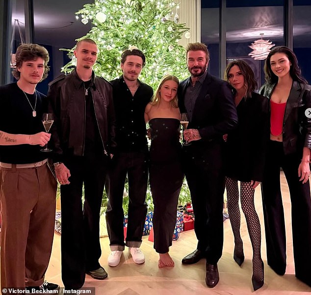 Động thái gây chú ý của Victoria Beckham khi bị con cả bất hiếu "block" thẳng tay, cắt đứt sợi dây liên lạc cuối cùng- Ảnh 4.