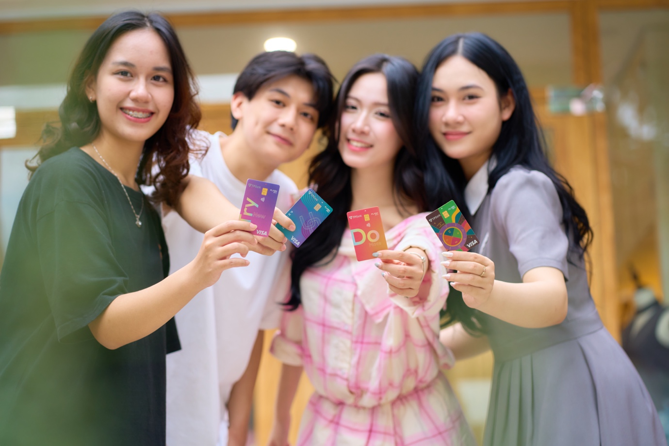 Làm sao để chi tiêu vẫn “nhẹ tênh” trong mùa cao điểm cuối năm- Ảnh 2.