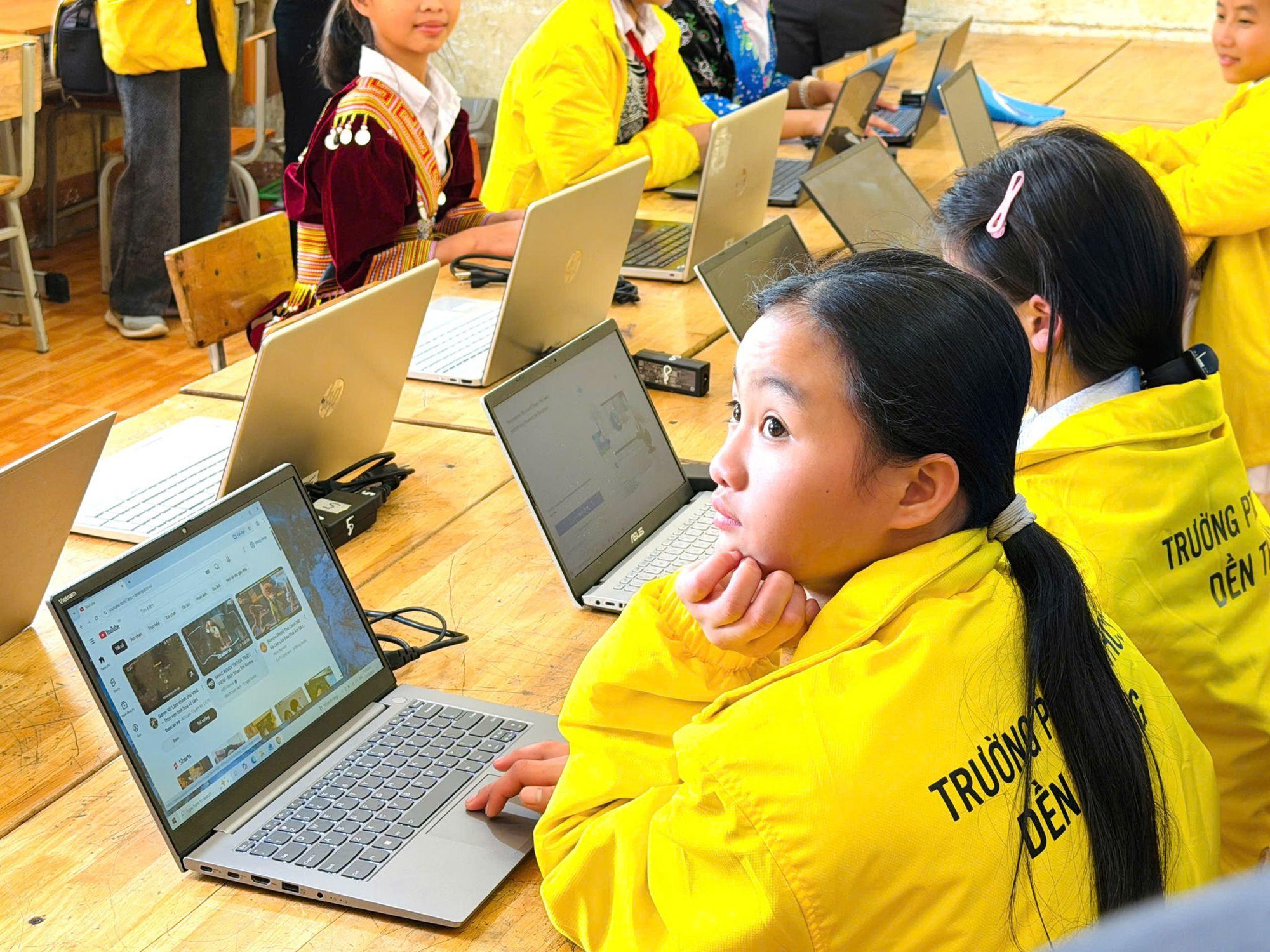 Cashion đồng hành phát triển cùng trẻ em vùng cao trong dự án “Áo Ấm Yêu Thương”- Ảnh 1.