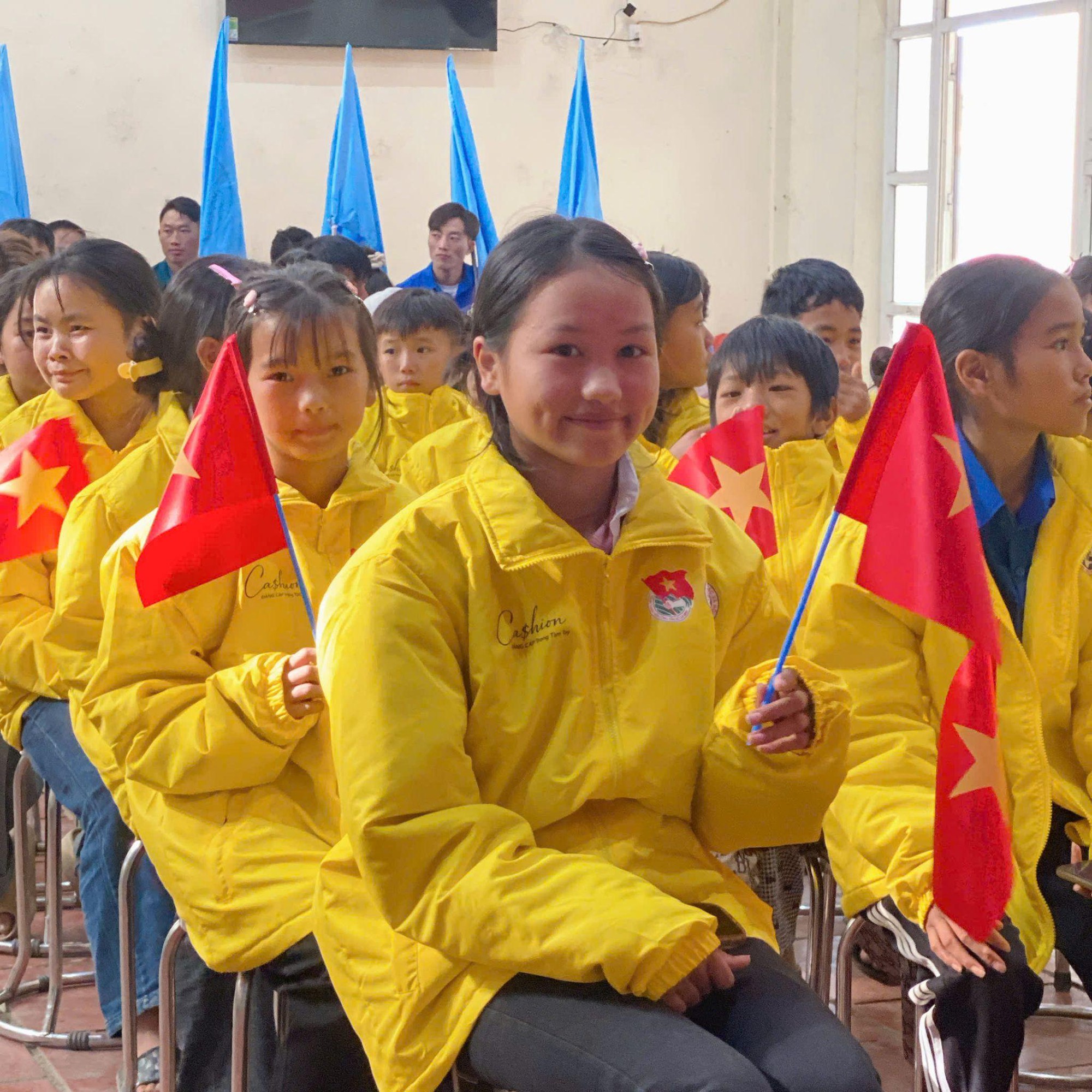 Cashion đồng hành phát triển cùng trẻ em vùng cao trong dự án “Áo Ấm Yêu Thương”- Ảnh 3.