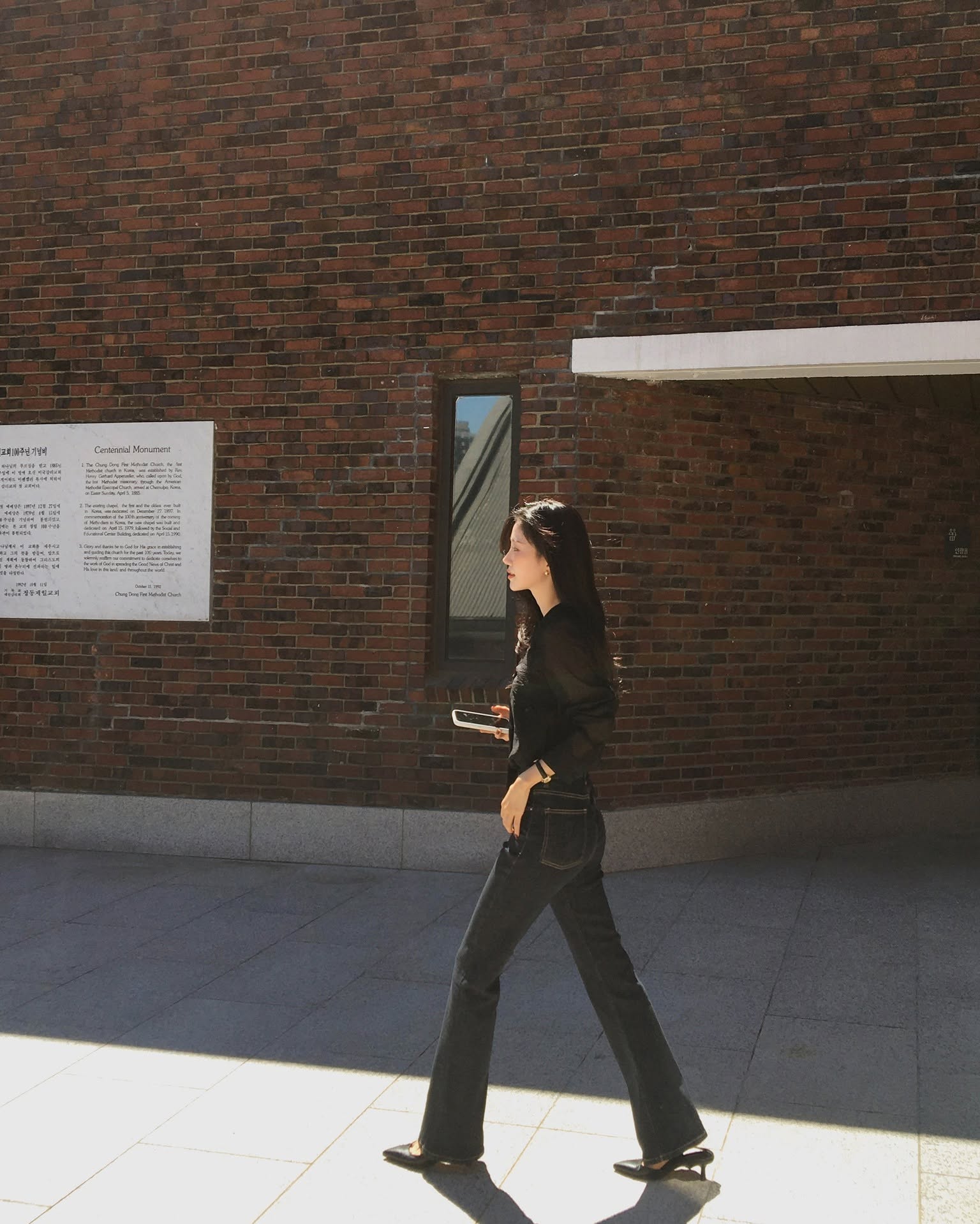 5 kiểu giày tôi đảm bảo người theo phong cách tối giản sẽ thích: Trẻ trung và còn giúp cả outfit sang hơn hẳn- Ảnh 7.