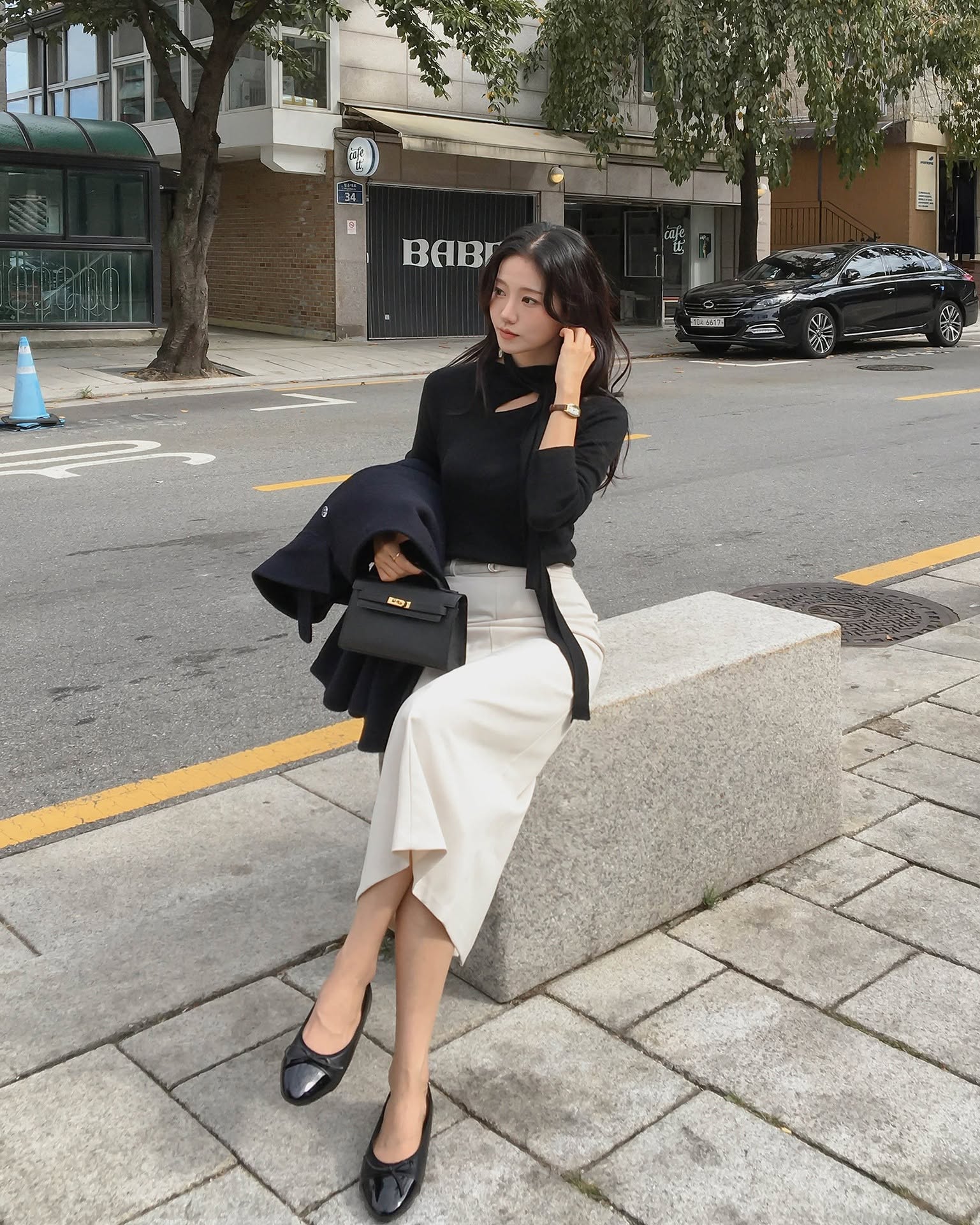 5 kiểu giày tôi đảm bảo người theo phong cách tối giản sẽ thích: Trẻ trung và còn giúp cả outfit sang hơn hẳn- Ảnh 1.