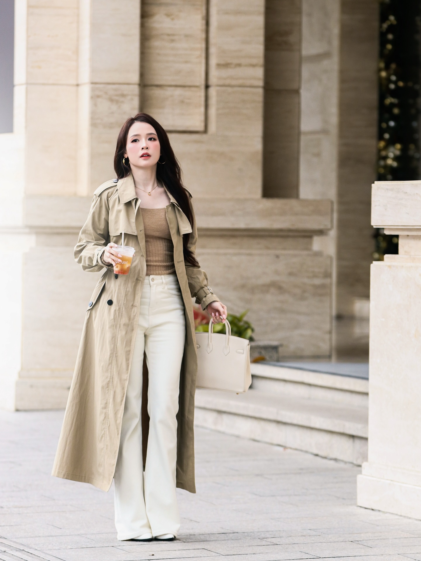 Nhìn tưởng cô sinh viên nào nhưng hóa ra mỹ nhân này đã U40, 5 món thời trang chính là "chìa khóa" hack tuổi- Ảnh 7.