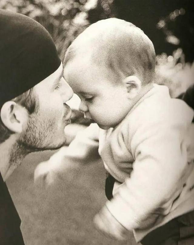 David Beckham lộ diện tiều tụy sau khi bị con trai cả "tuyệt tình"- Ảnh 4.
