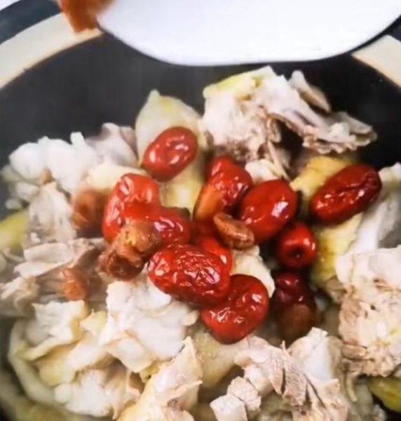 Bữa cơm mùa đông, khuyên bạn nên ăn 4 món "nóng" này để cấp ẩm cho da khô, giải nhiệt bên trong cơ thể- Ảnh 23.