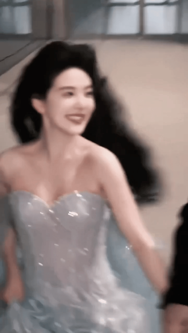 Cô gái khiến 10 triệu người say đắm nay tàn tạ vì ép cân, chỉ mặc vừa quần áo trẻ con 12 tuổi - Ảnh 7.