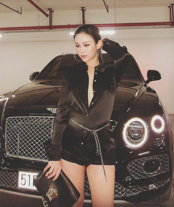 Cô gái Việt được chồng "ting ting" cho 24 tỷ tiền tiêu vặt,  sống xa xỉ như bà hoàng trong biệt thự 1.000m²- Ảnh 10.