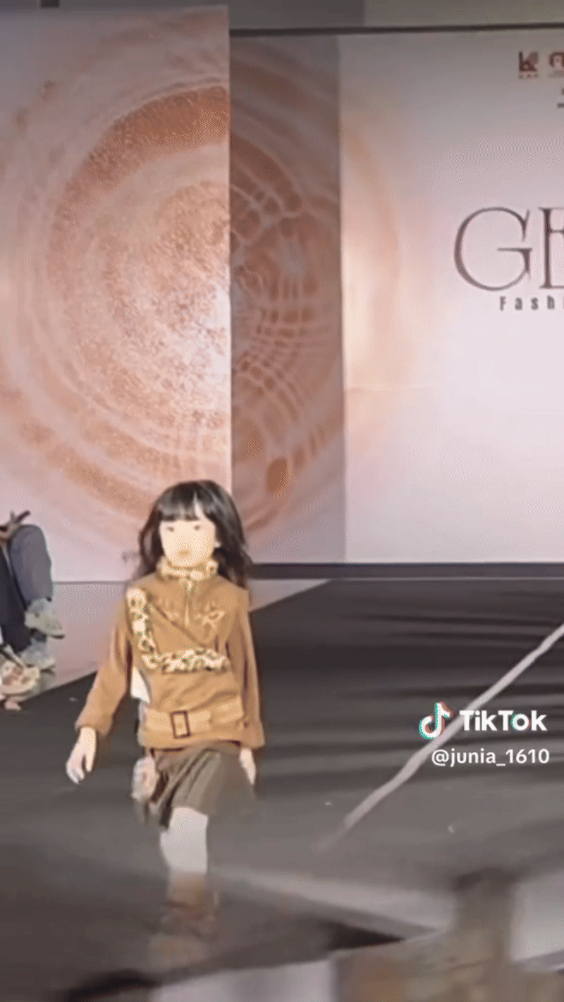 Mới 6 tuổi con gái Trường Giang - Nhã Phương đã "chạy show" catwalk, thần thái cỡ này thì không đùa được!- Ảnh 3.