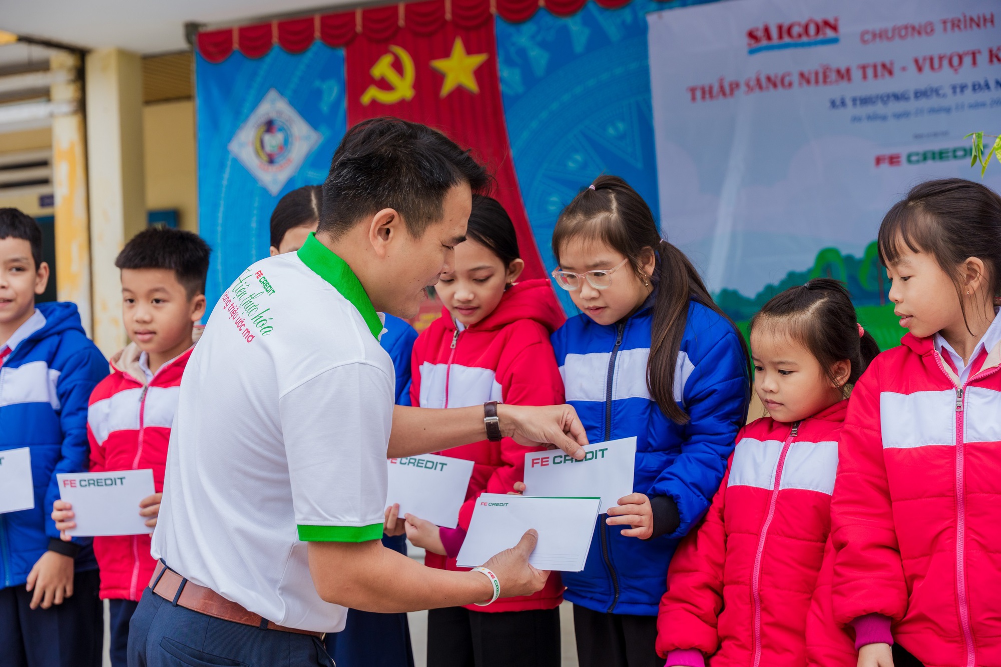 FE CREDIT tiếp sức người dân vùng lũ trên hành trình phục hồi sinh kế- Ảnh 3.