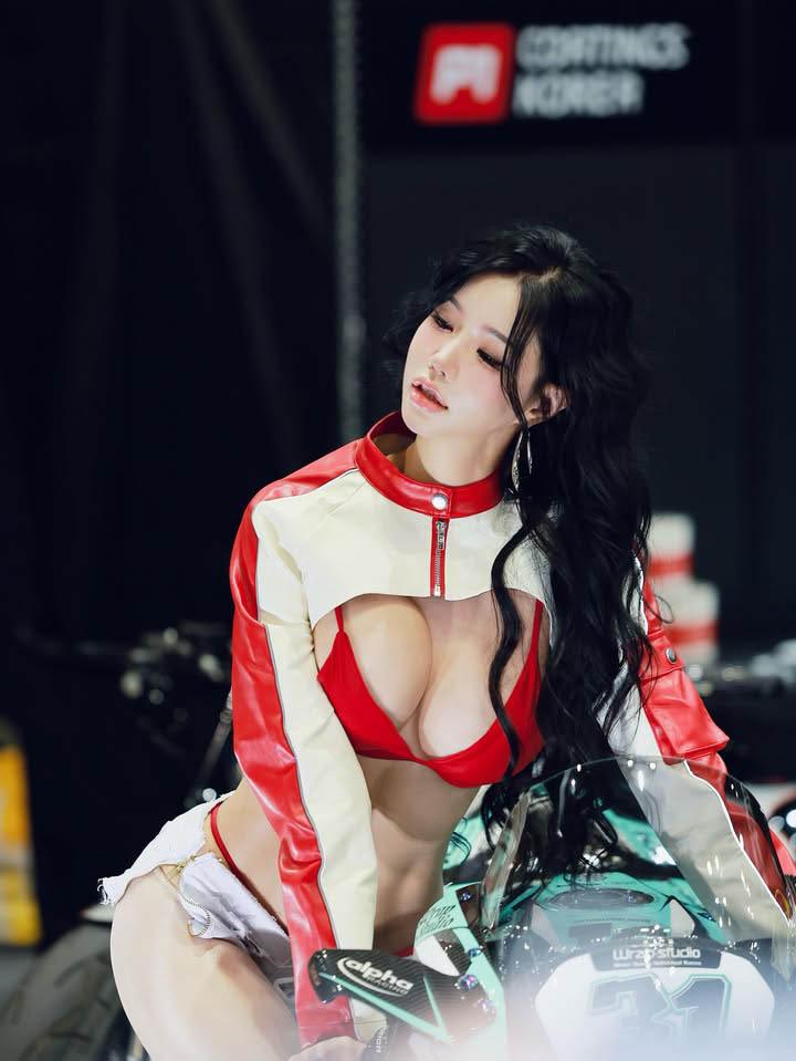 Nữ hoàng người mẫu xe Hàn Quốc làm fan điên đảo khi dấn thân vào làng cosplay- Ảnh 4.