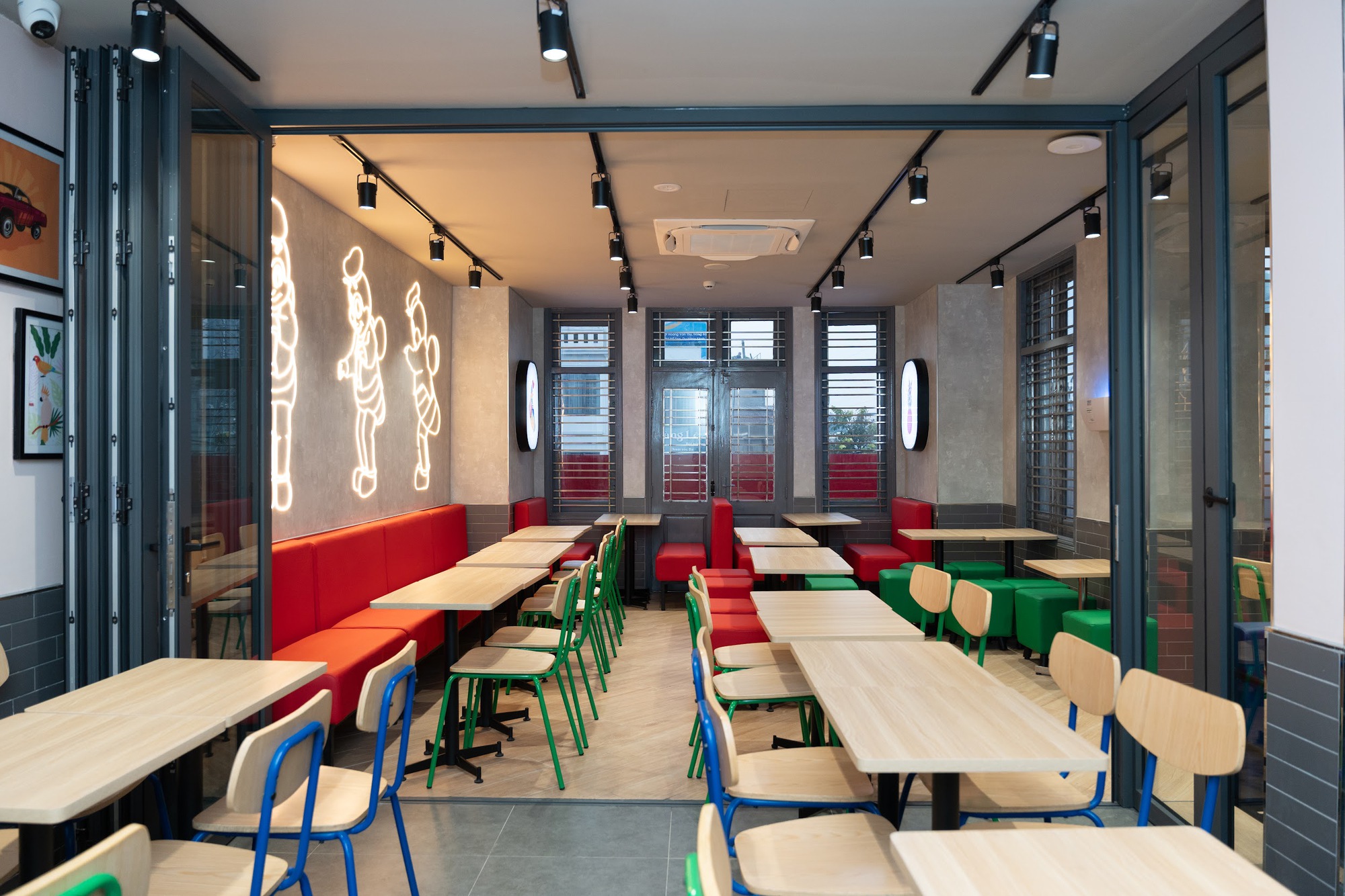 Jollibee Việt Nam khai trương đồng loạt 15 cửa hàng trong tháng 12, cán mốc 245 cửa hàng toàn quốc- Ảnh 2.