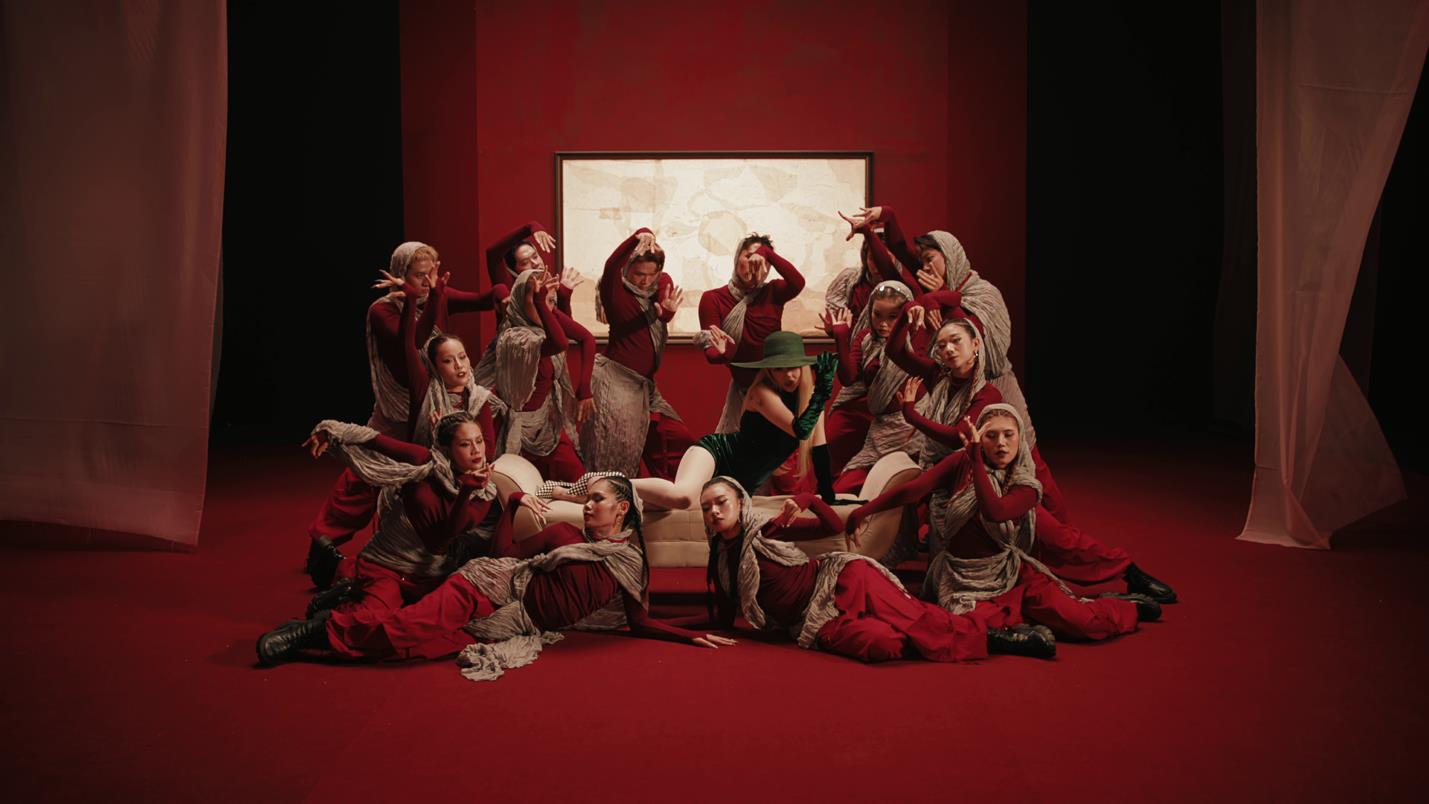 Bảo Anh trở lại đầy quyền lực trong MV mới, khoe visual sang chảnh cùng trang sức PNJ- Ảnh 3.