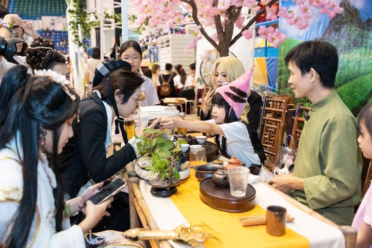 Ambedo Fiesta mùa 6: Furry Friends, Lễ hội sáng tạo & cộng đồng của Gen Z Hà Nội đổ bộ Công viên Hồ Tây- Ảnh 4.