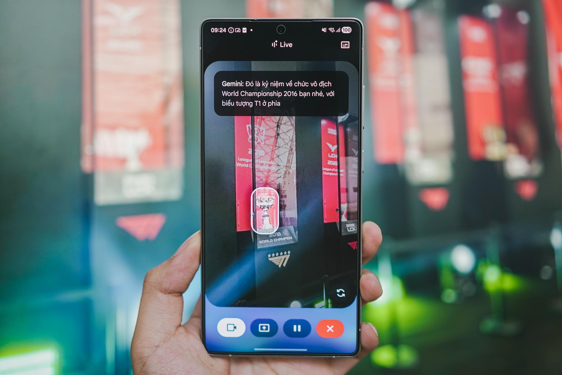 Khi đi xem T1 mà không biết màn hình này là gì, tôi hỏi AI- Ảnh 5.