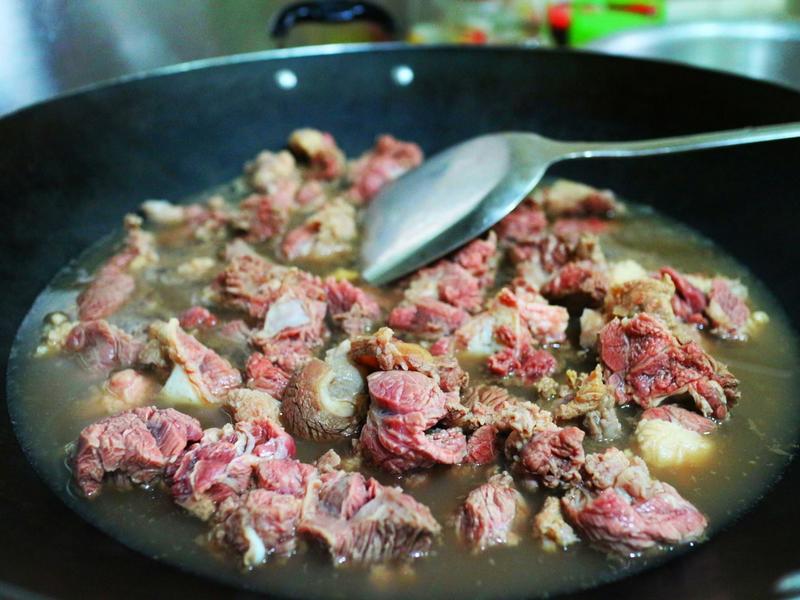 Bữa cơm mùa đông, khuyên bạn nên ăn 4 món "nóng" này để cấp ẩm cho da khô, giải nhiệt bên trong cơ thể- Ảnh 3.