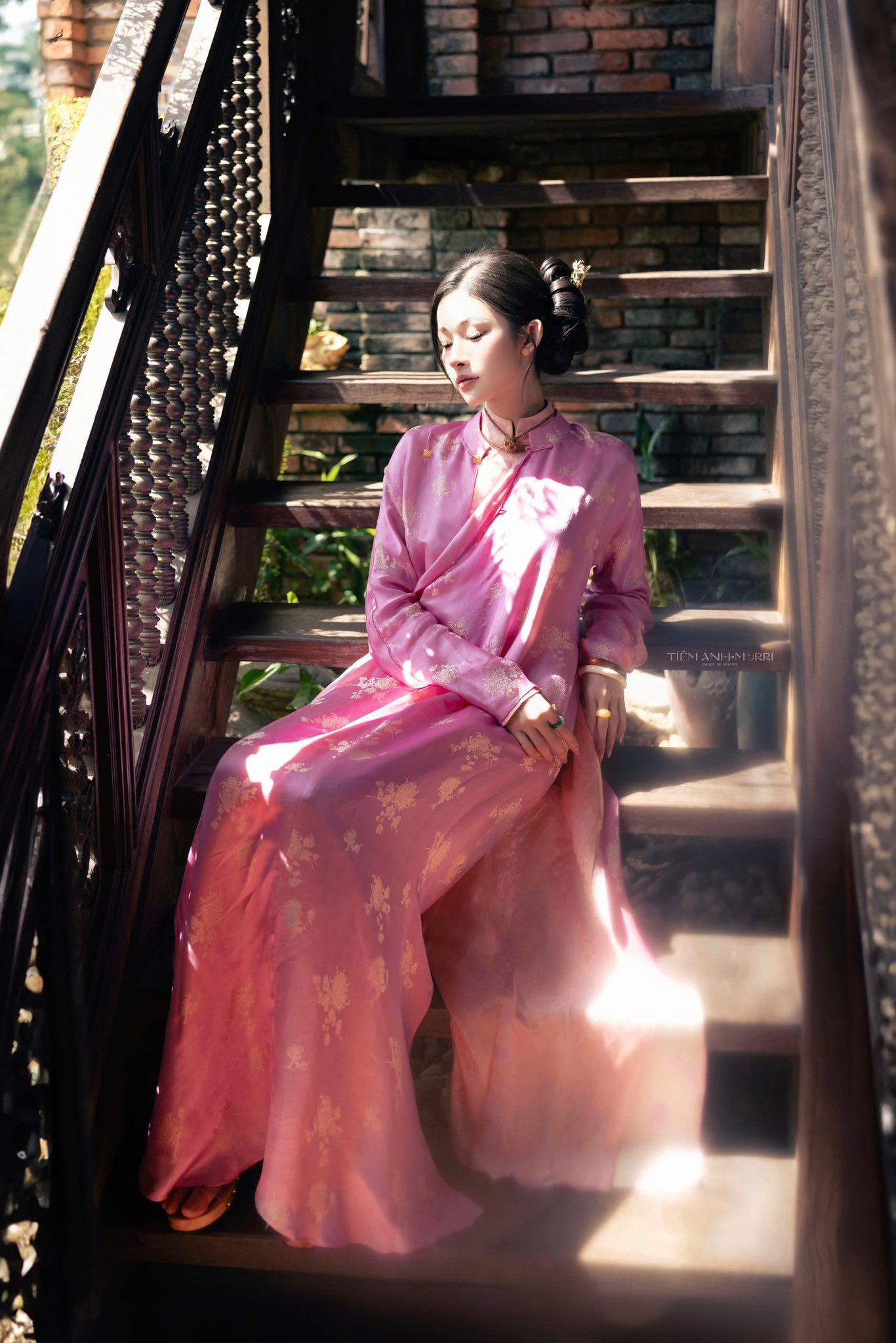 Gạt đi kiểu áo “thị phi”, nhiều local brand vẫn tinh tế tái hiện áo dài Ngũ thân cảm hứng từ "Người vợ cuối cùng"- Ảnh 8.