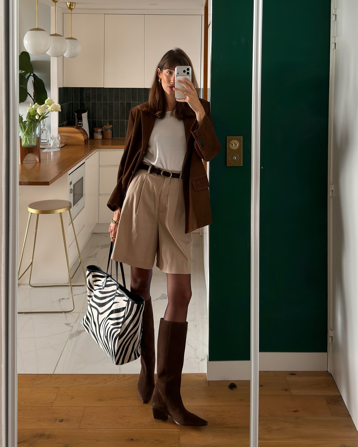 Phụ nữ Pháp diện 5 gam màu trang phục này rất nhiều, bảo sao style sang trọng không cần cố- Ảnh 9. Phụ nữ Pháp diện 5 gam màu trang phục này rất nhiều, bảo sao style sang trọng không cần cố- Ảnh 9.