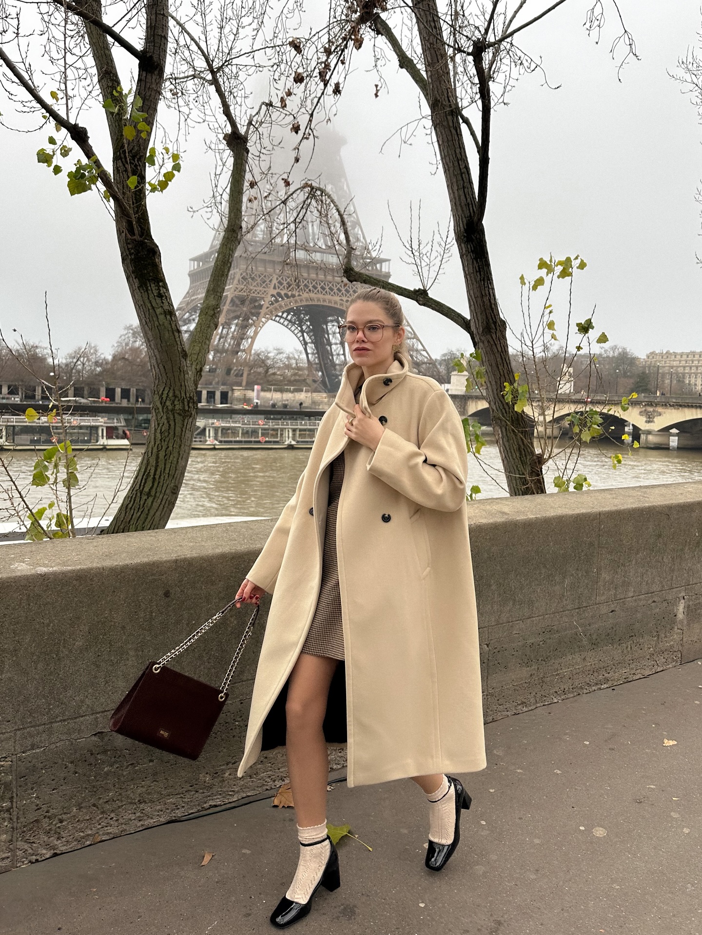 Phụ nữ Pháp diện 5 gam màu trang phục này rất nhiều, bảo sao style sang trọng không cần cố- Ảnh 1. Phụ nữ Pháp diện 5 gam màu trang phục này rất nhiều, bảo sao style sang trọng không cần cố- Ảnh 1.