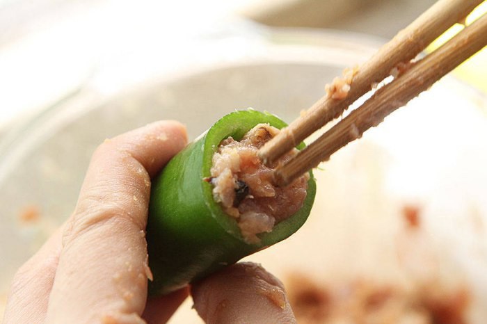 Không phải lá lốt hay mướp đắng, loại nguyên liệu này đem nhồi thịt ngon bất ngờ, hầu hết chị em chưa từng thử- Ảnh 6.