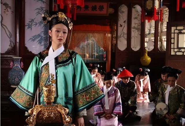 Phi tần mỗi ngày chỉ được phát chừng ấy thức ăn, bị cấm qua lại cung khác và sống nhờ một thú giải khuây- Ảnh 2.