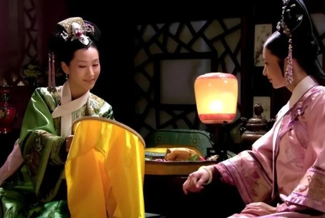 Phi tần mỗi ngày chỉ được phát chừng ấy thức ăn, bị cấm qua lại cung khác và sống nhờ một thú giải khuây- Ảnh 4.