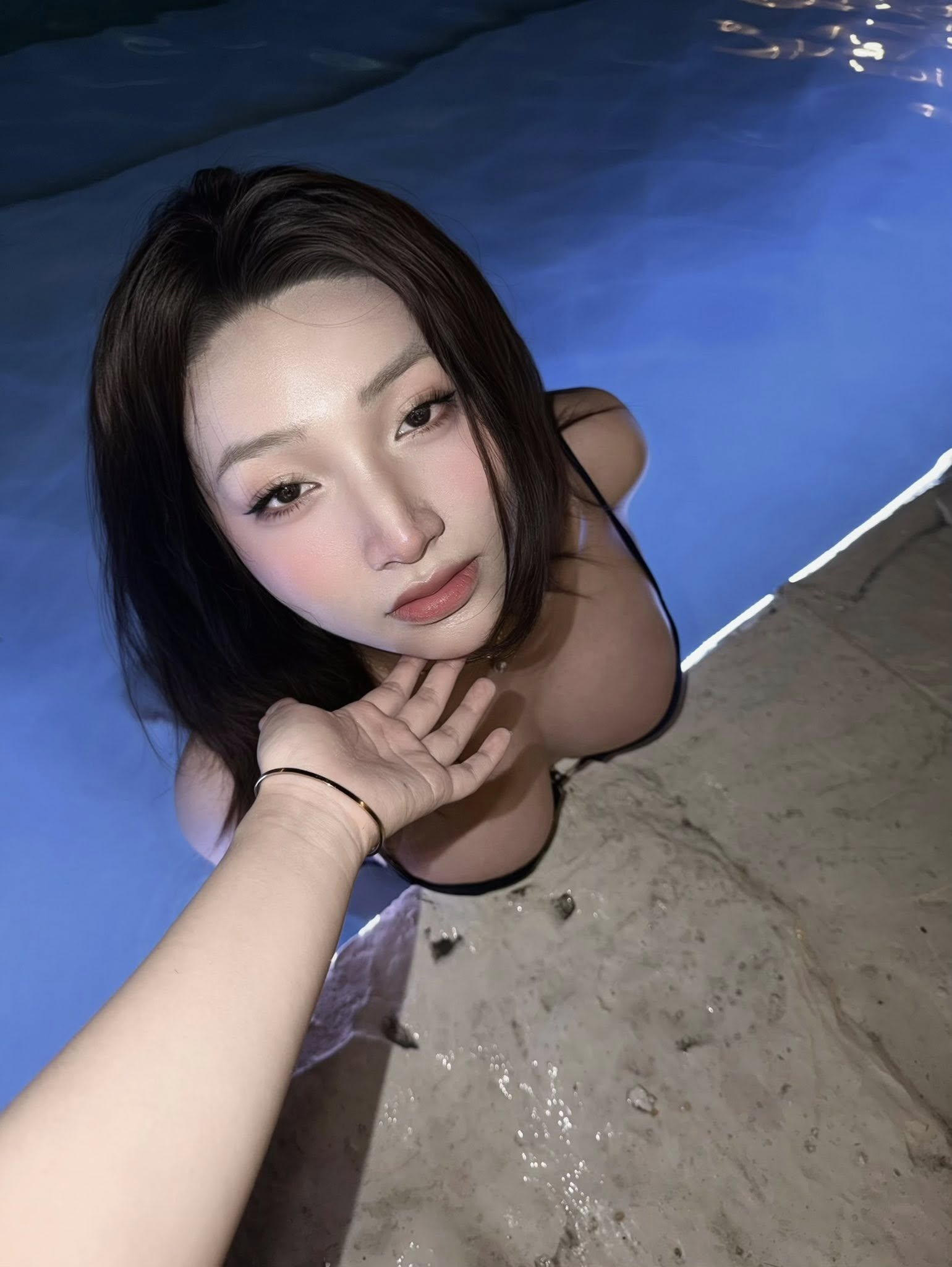 photo-1766647278642 photo-1766647278642