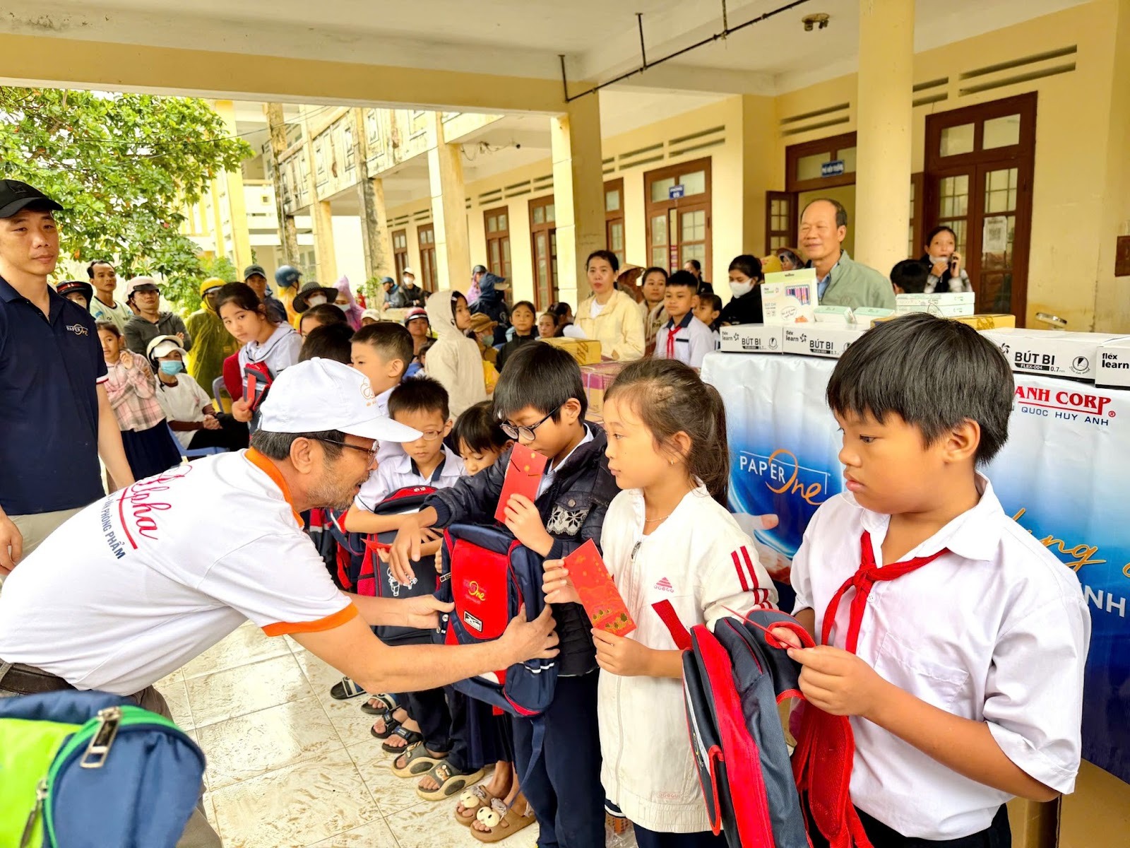 Quoc Huy Anh Corp & Paperone™ triển khai tiếp sức đến trường sau thiên tai tại miền Trung- Ảnh 2.
