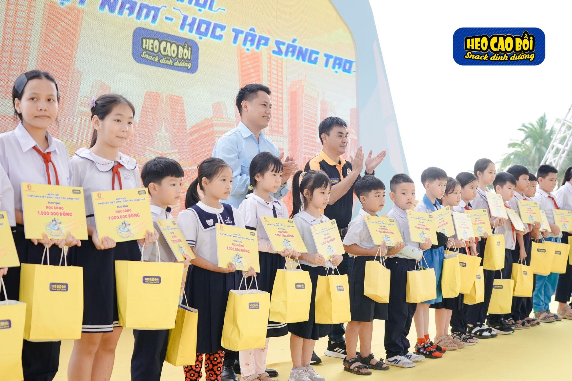 Khám phá không gian kỳ ảo hiện đại cùng Heo Cao Bồi tại Thành phố Đà Nẵng- Ảnh 3.