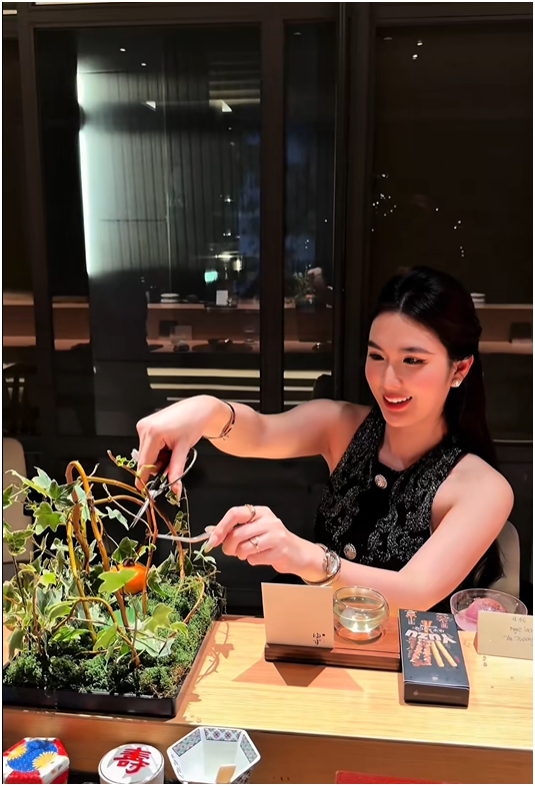 2 chiếc nhẫn kim cương trên tay Đỗ Hà - con dâu Tập đoàn Sơn Hải gây bàn tán- Ảnh 10.