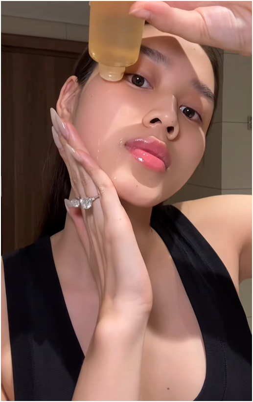 2 chiếc nhẫn kim cương trên tay Đỗ Hà - con dâu Tập đoàn Sơn Hải gây bàn tán- Ảnh 3.