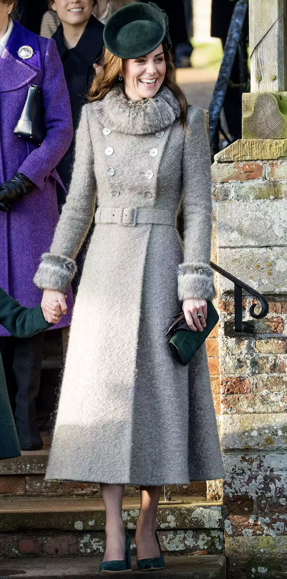 Từng hối hận vì mặc sai đồ đi lễ nhà thờ, năm nay Kate "phục thù" bằng bản phối không thể chê vào đâu được- Ảnh 4.