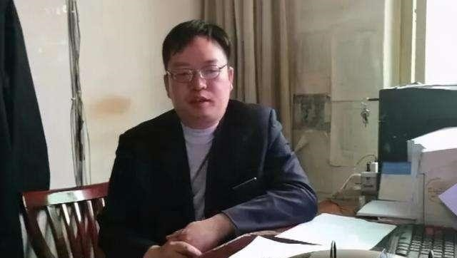 Phát hiện một thủ khoa đại học về quê làm bảo vệ chợ, lương 7 triệu/ tháng- Ảnh 1. Phát hiện một thủ khoa đại học về quê làm bảo vệ chợ, lương 7 triệu/ tháng- Ảnh 1.