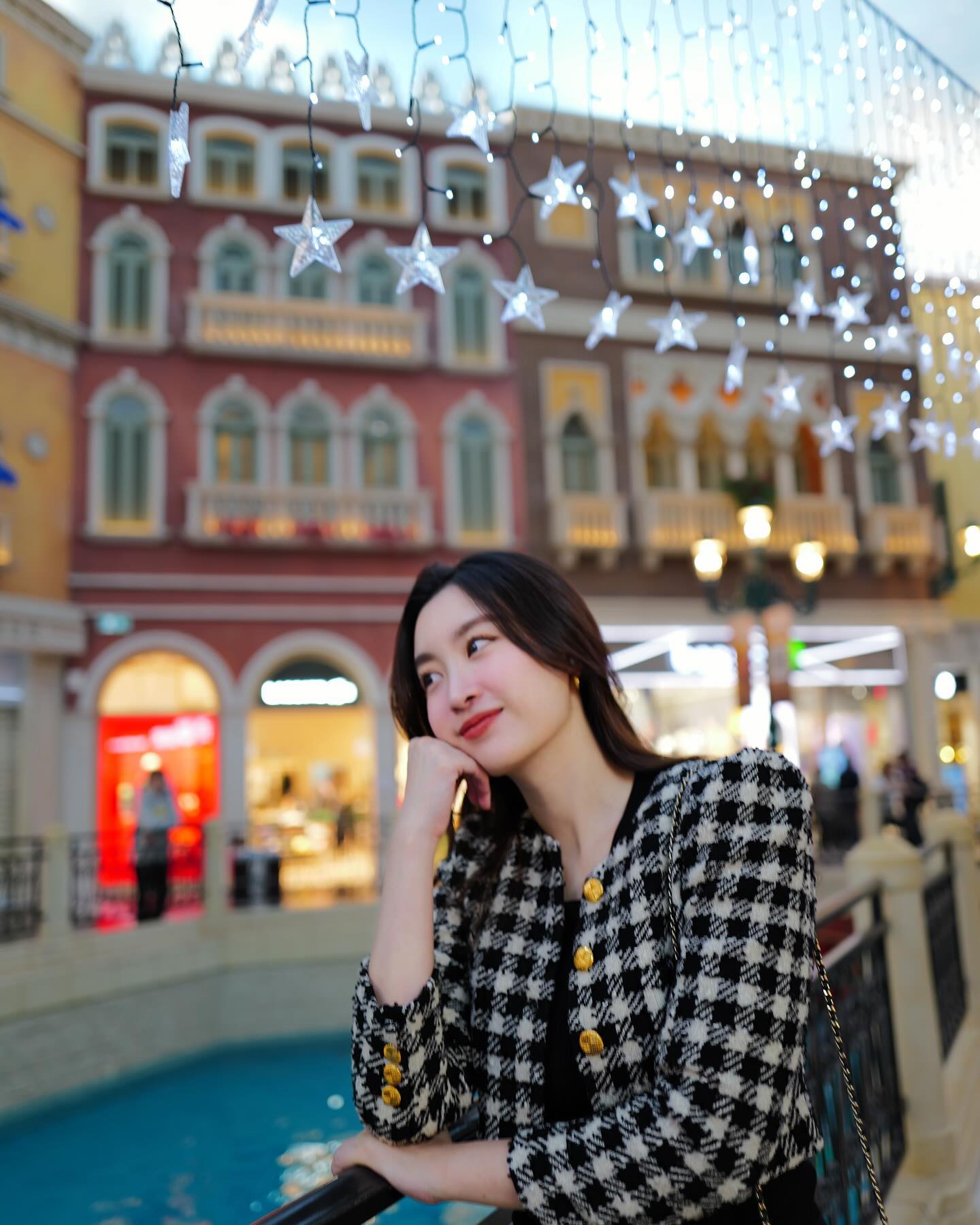 Gu chọn áo khoác của các nàng dâu hào môn: 5 kiểu là "bảo chứng" cho vẻ ngoài sang trọng long lanh- Ảnh 9.