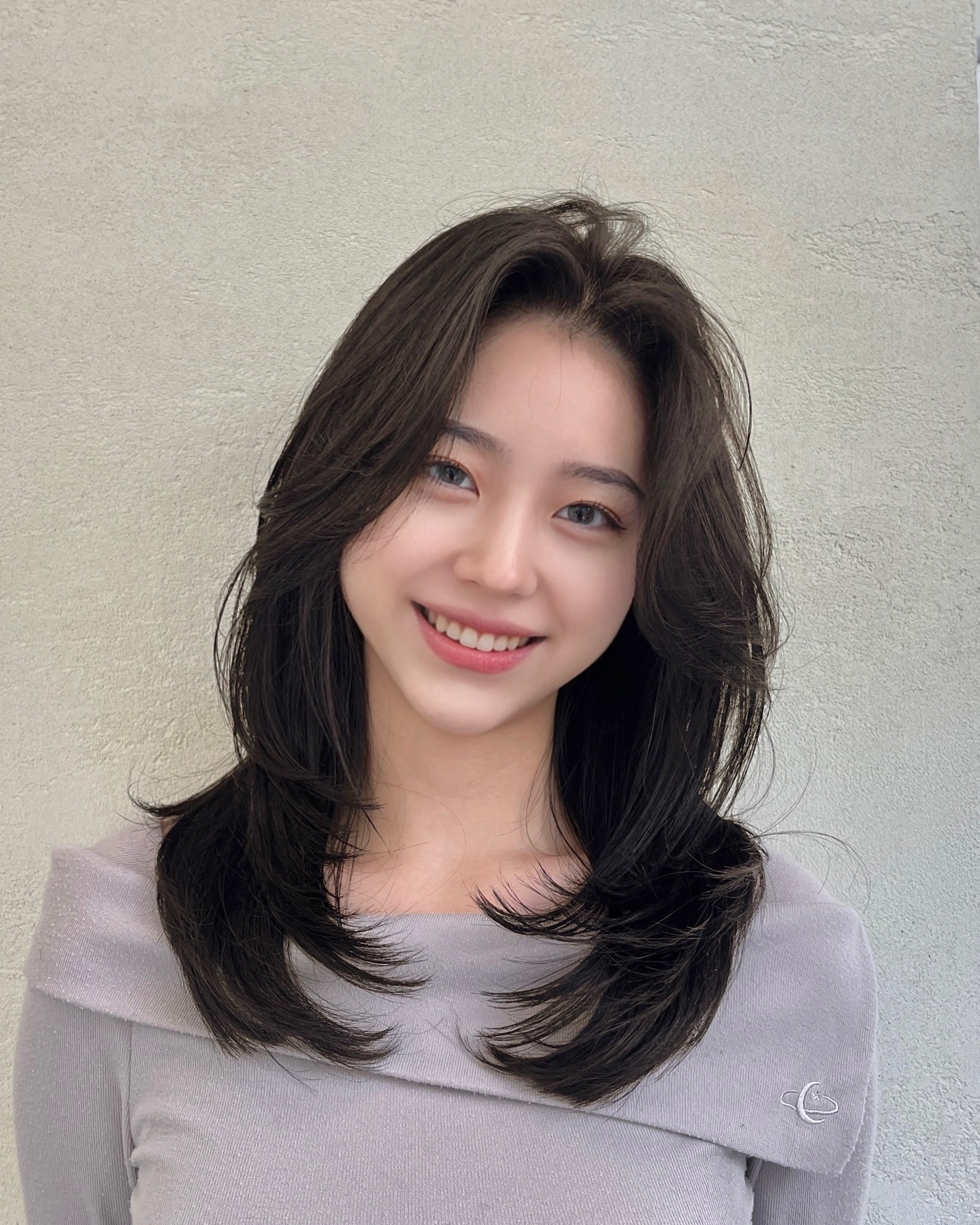 Cắt 5 kiểu tóc này thì mái tóc từ mỏng hóa dày gấp rưỡi, gương mặt cũng nhỏ hơn hẳn- Ảnh 8.