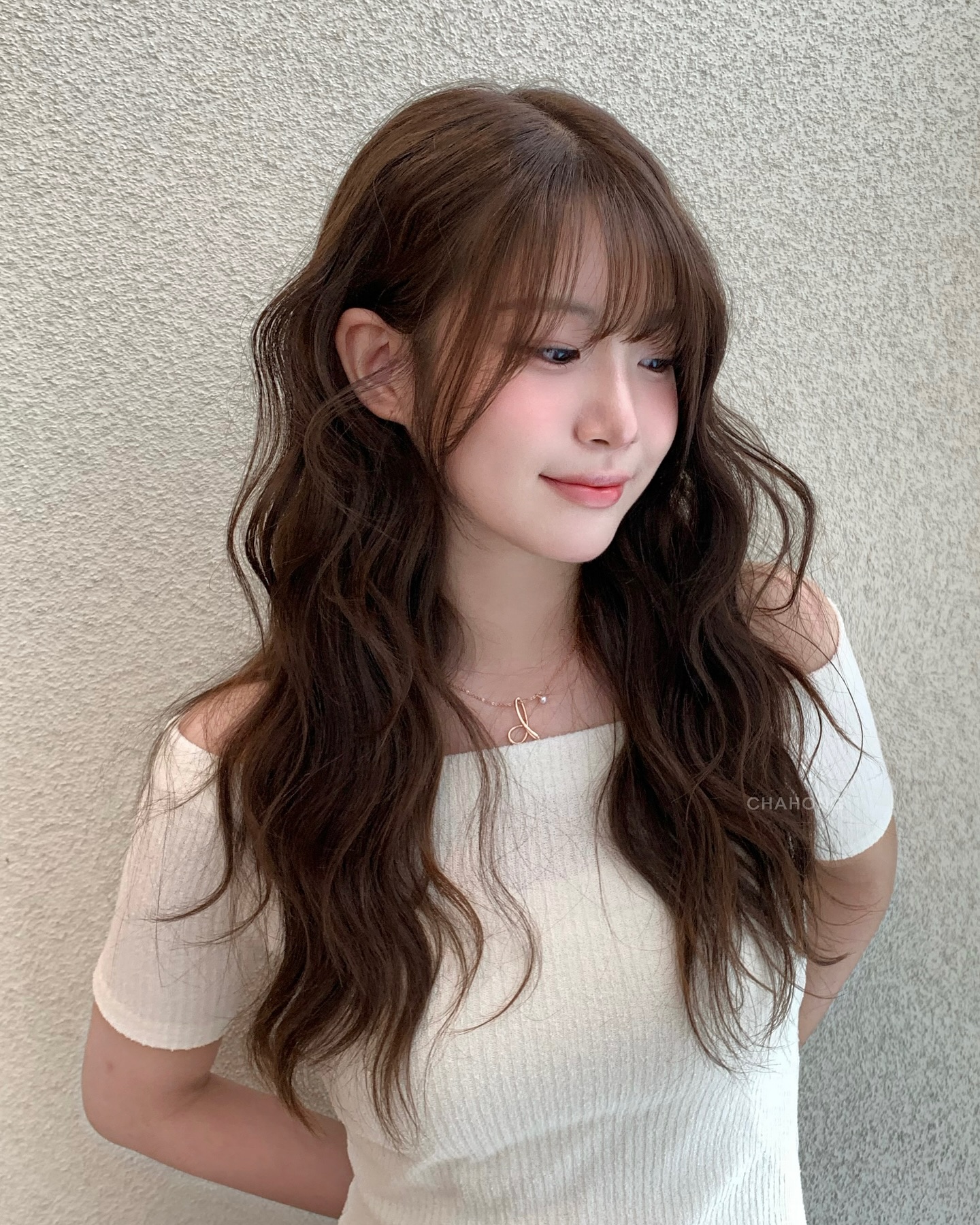 Cắt 5 kiểu tóc này thì mái tóc từ mỏng hóa dày gấp rưỡi, gương mặt cũng nhỏ hơn hẳn- Ảnh 11.