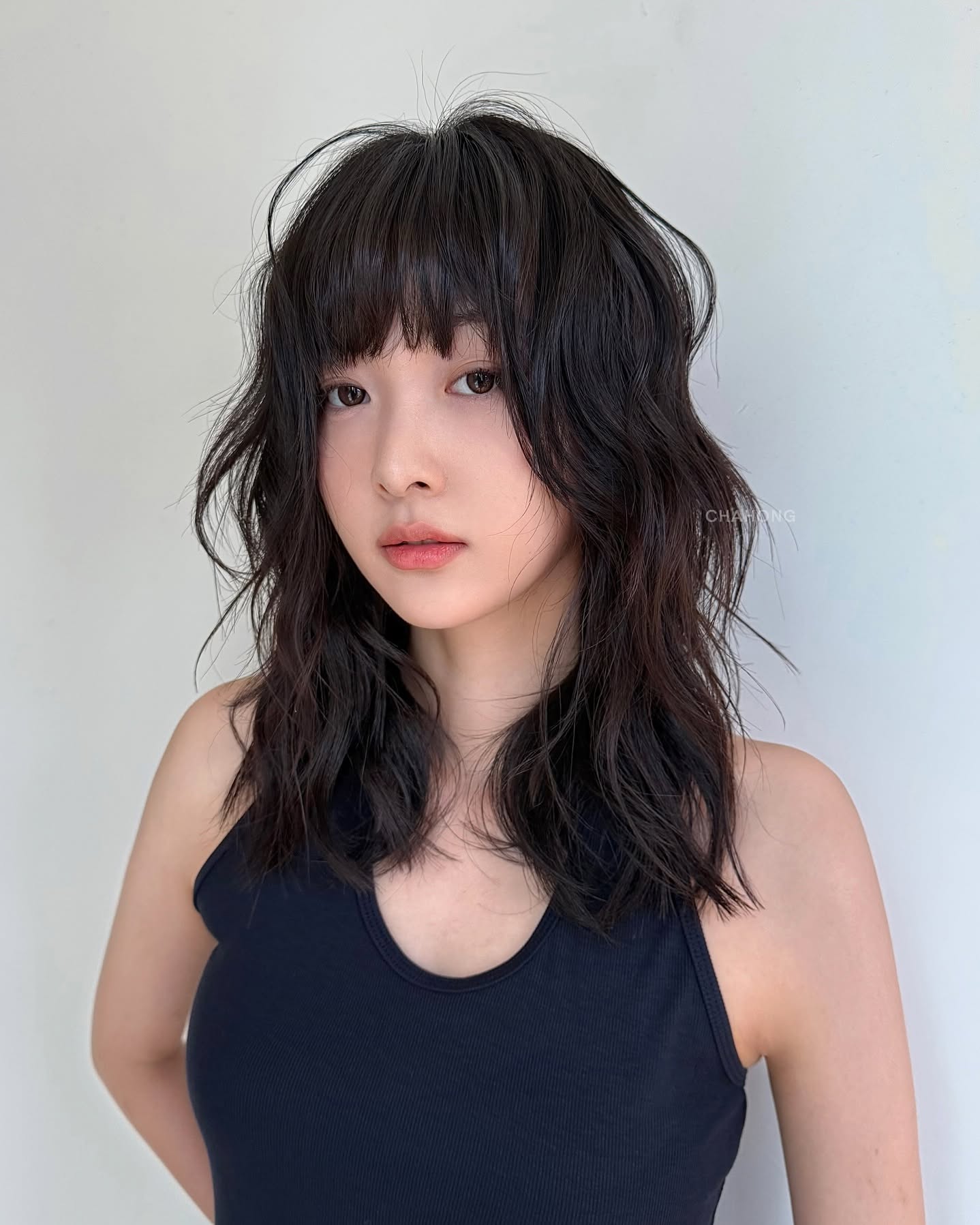 Cắt 5 kiểu tóc này thì mái tóc từ mỏng hóa dày gấp rưỡi, gương mặt cũng nhỏ hơn hẳn- Ảnh 4.