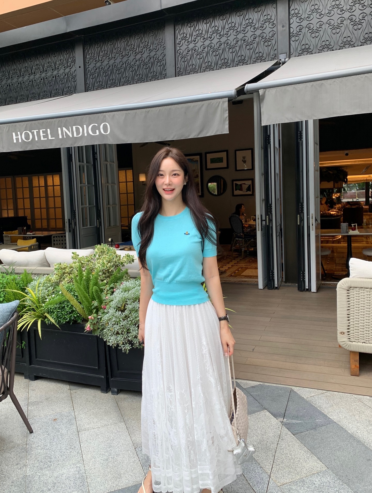 Sáng suốt nhất lúc này là sắm 5 kiểu áo mỏng nhẹ, mặc được từ cuối đông tới tận hết mùa xuân 2026- Ảnh 8.