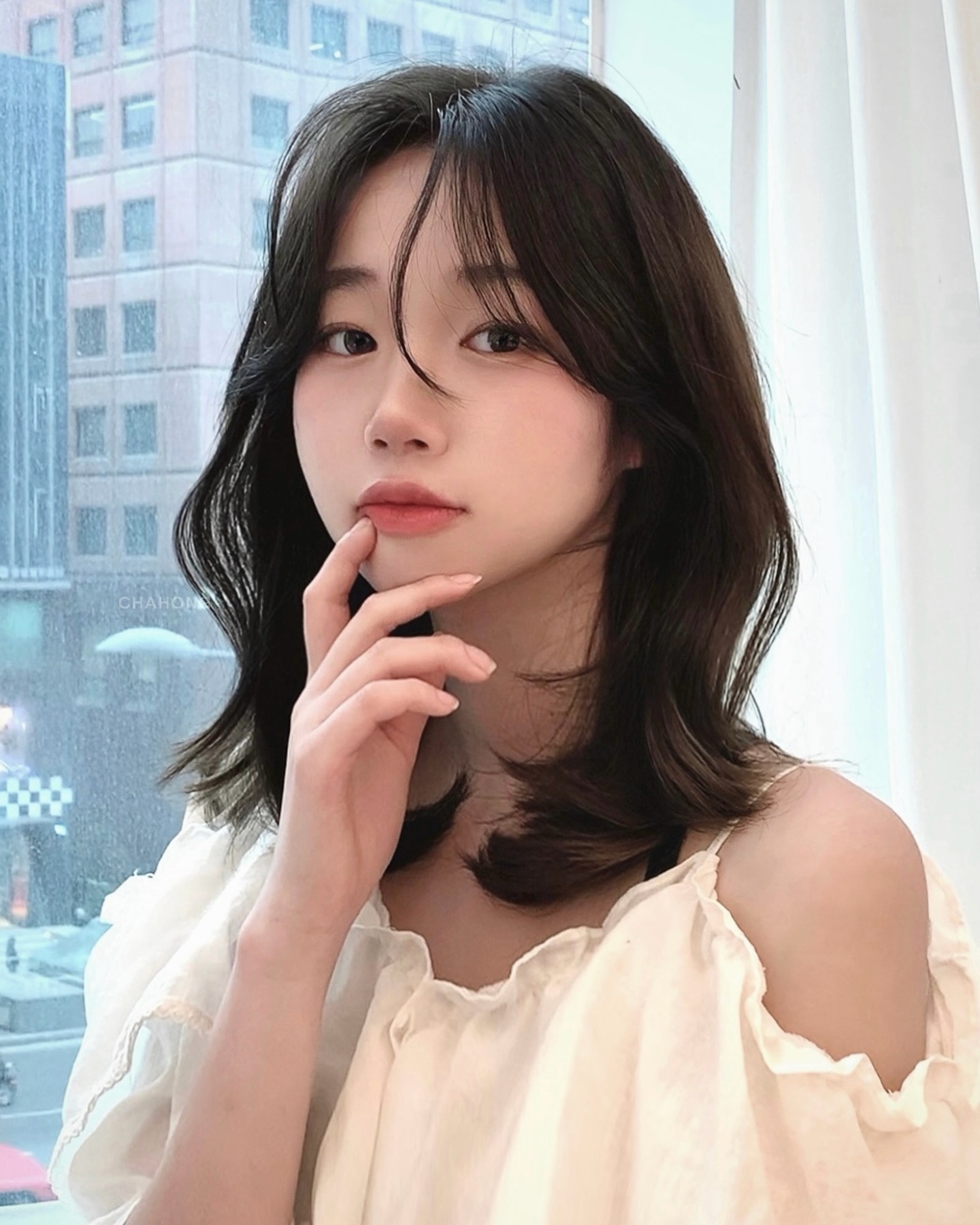 Cắt 5 kiểu tóc này thì mái tóc từ mỏng hóa dày gấp rưỡi, gương mặt cũng nhỏ hơn hẳn- Ảnh 5.