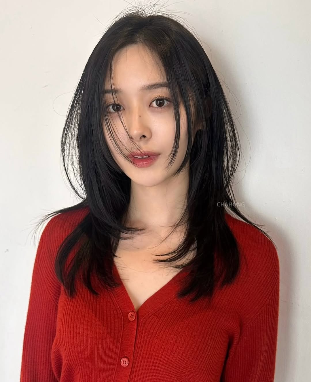 Cắt 5 kiểu tóc này thì mái tóc từ mỏng hóa dày gấp rưỡi, gương mặt cũng nhỏ hơn hẳn- Ảnh 3.