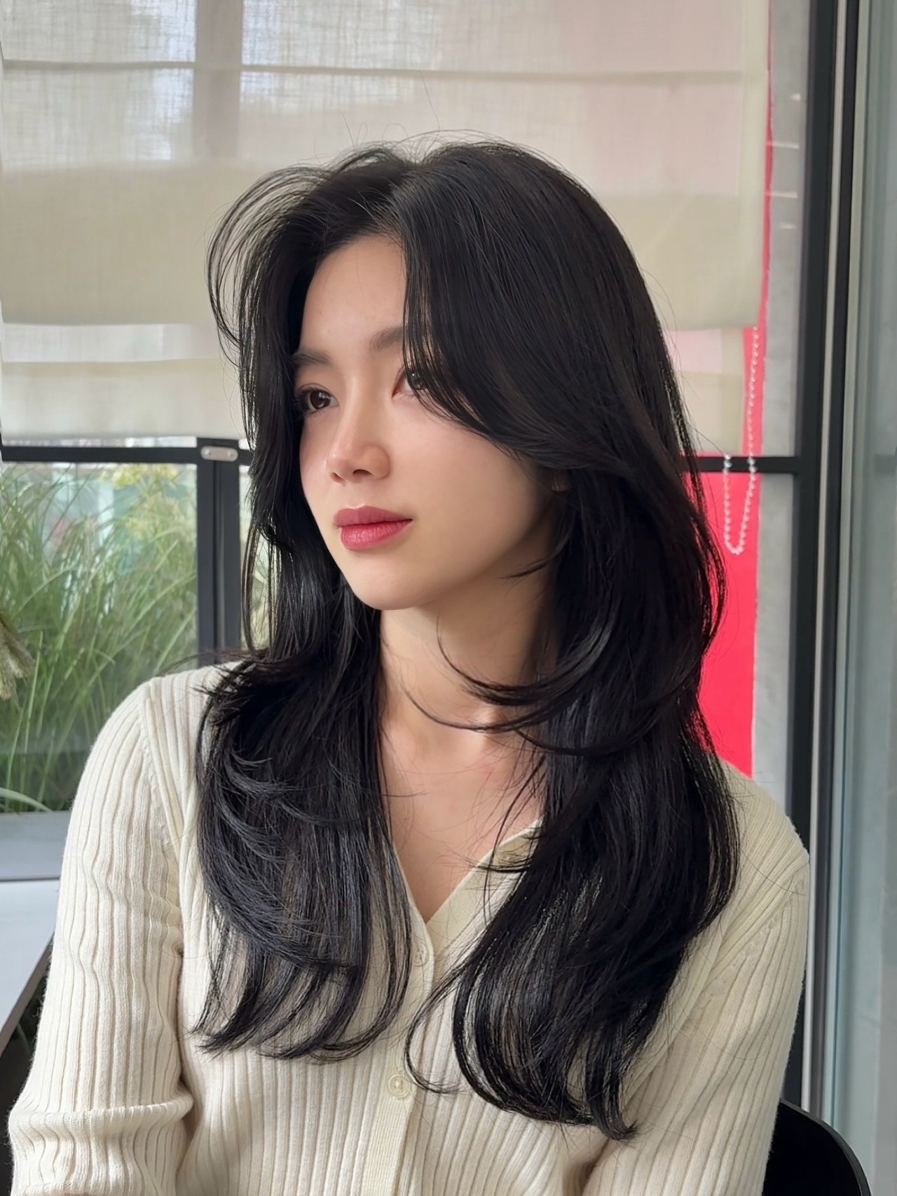 Cắt 5 kiểu tóc này thì mái tóc từ mỏng hóa dày gấp rưỡi, gương mặt cũng nhỏ hơn hẳn- Ảnh 9.