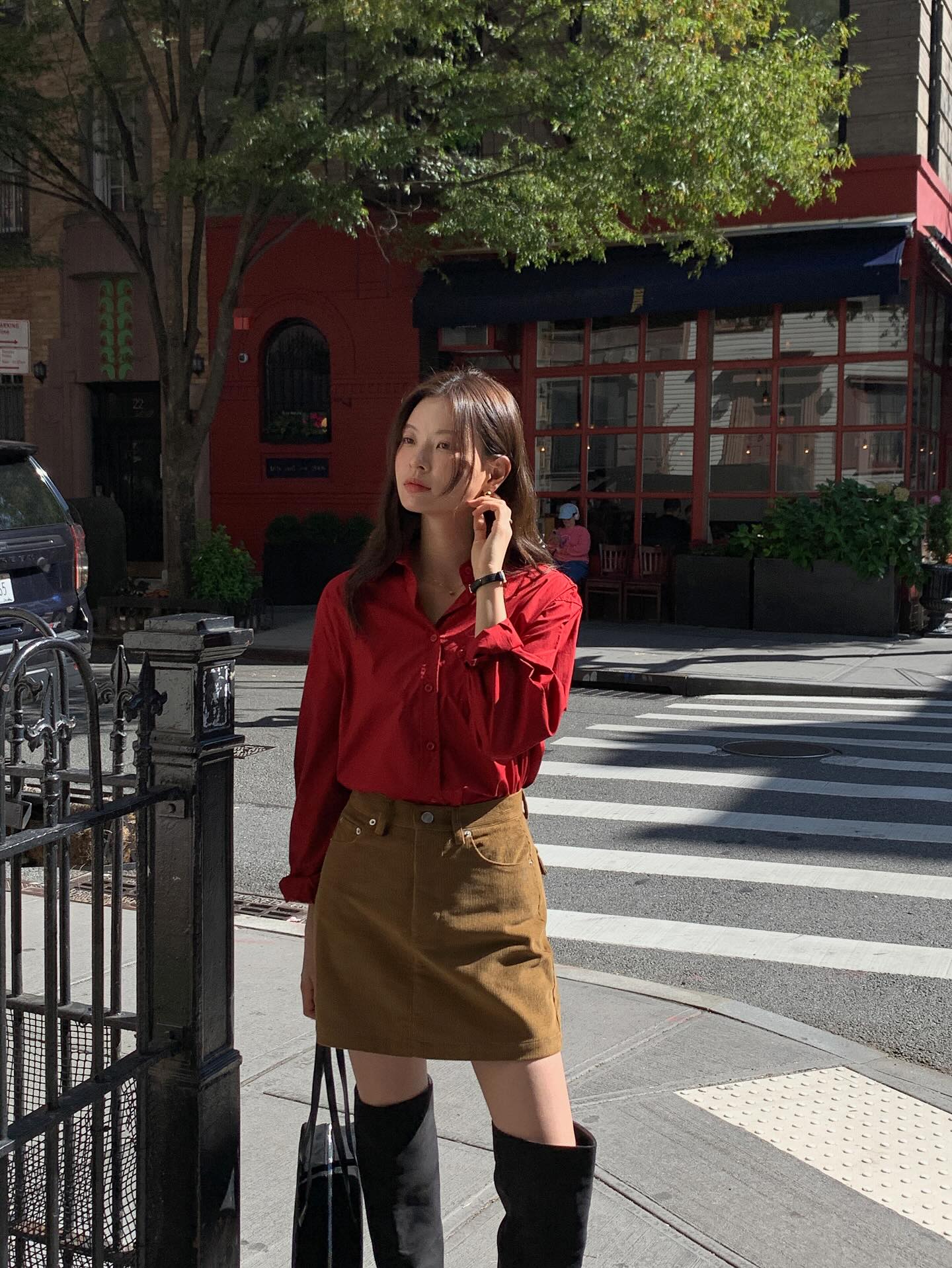 Sáng suốt nhất lúc này là sắm 5 kiểu áo mỏng nhẹ, mặc được từ cuối đông tới tận hết mùa xuân 2026- Ảnh 12.