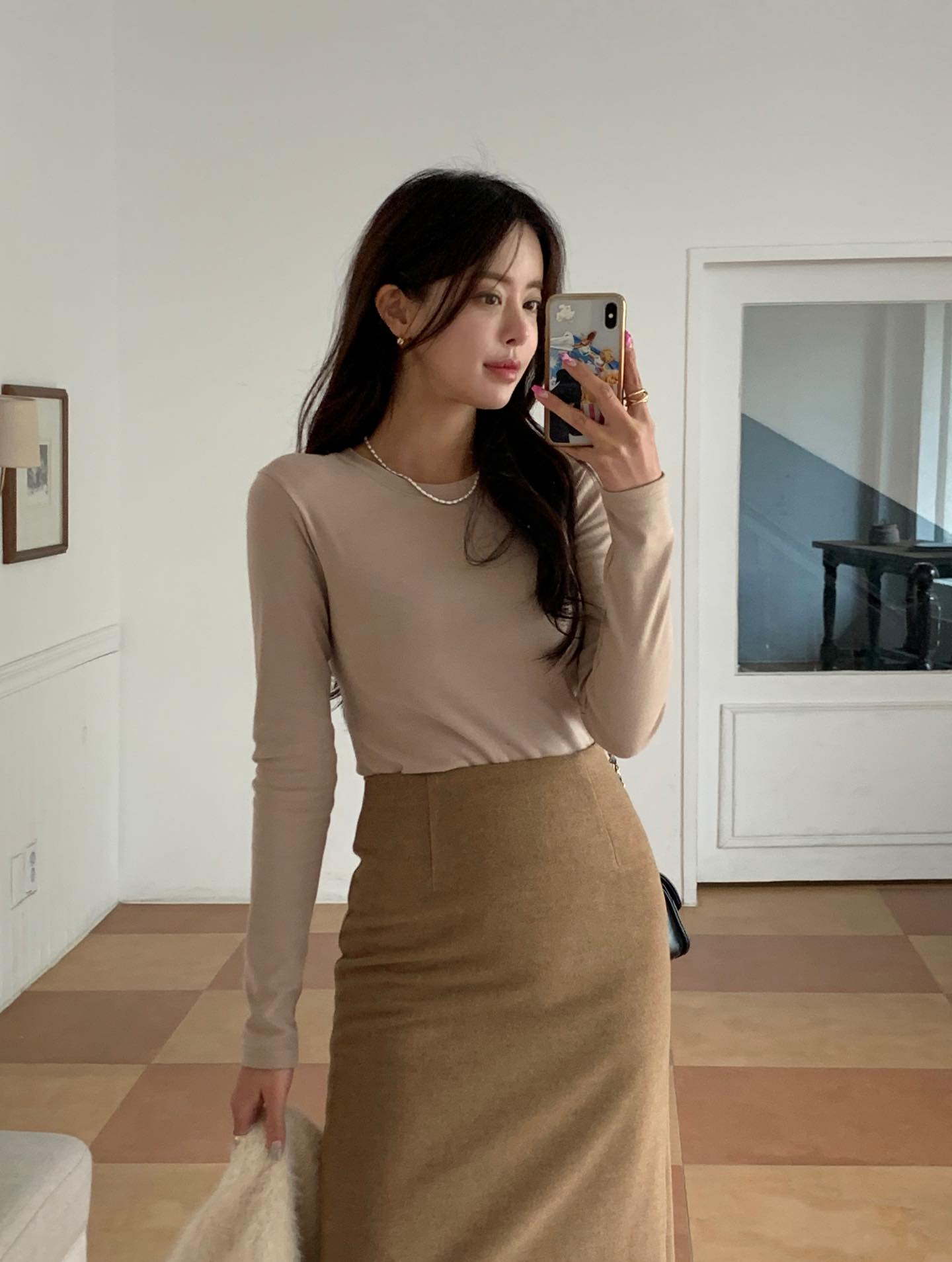 Sáng suốt nhất lúc này là sắm 5 kiểu áo mỏng nhẹ, mặc được từ cuối đông tới tận hết mùa xuân 2026- Ảnh 14.