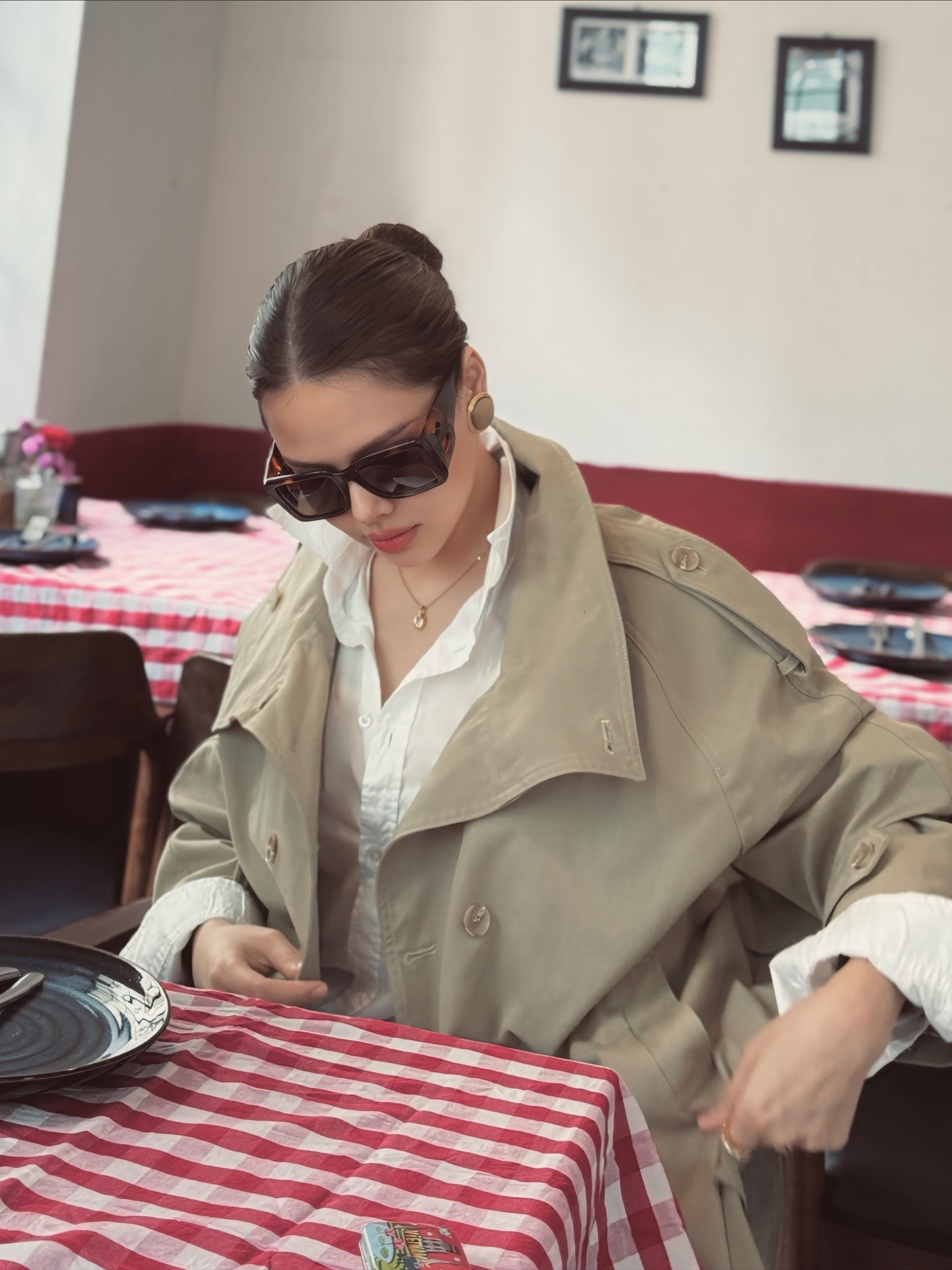 Gu chọn áo khoác của các nàng dâu hào môn: 5 kiểu là "bảo chứng" cho vẻ ngoài sang trọng long lanh- Ảnh 11.