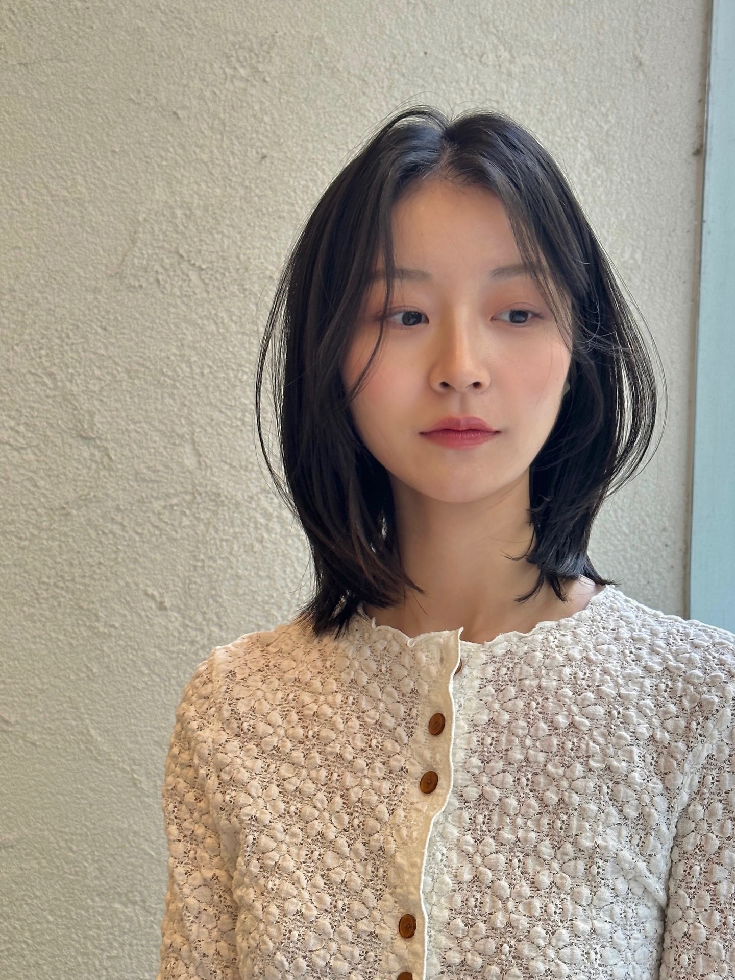 Cắt 5 kiểu tóc này thì mái tóc từ mỏng hóa dày gấp rưỡi, gương mặt cũng nhỏ hơn hẳn- Ảnh 6.