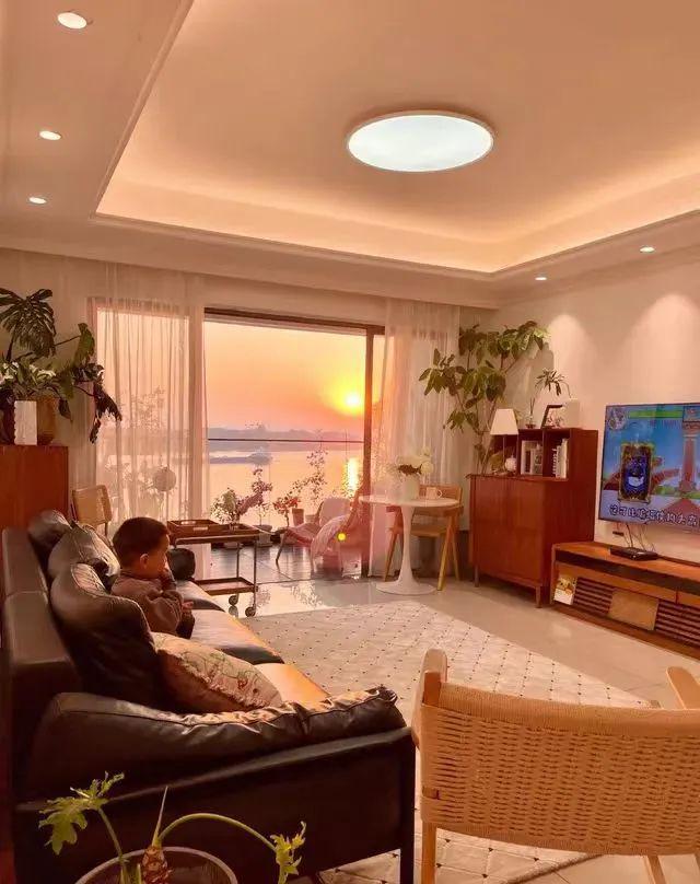 Tôi mua một căn hộ góc và sau hai năm sống ở đó, tôi hoàn toàn suy sụp, cảm giác vô cùng bế tắc- Ảnh 1.